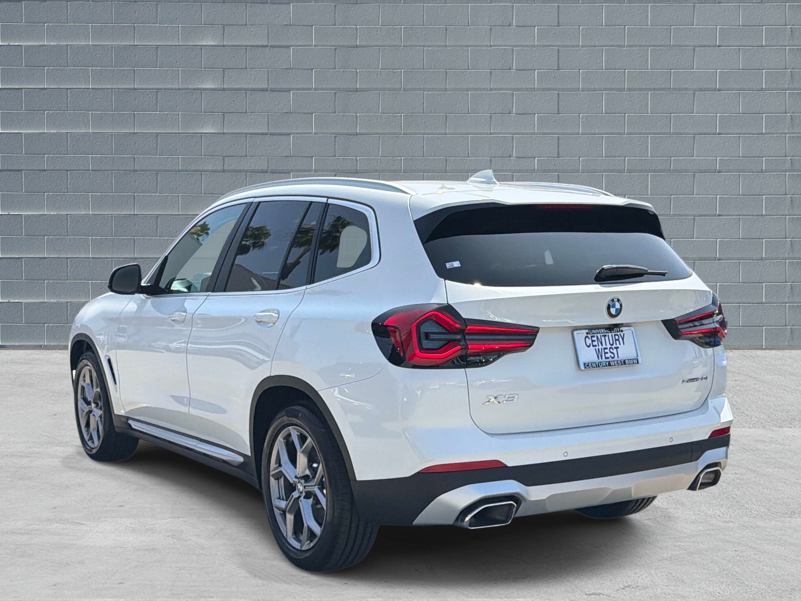 View vehicle photo 3