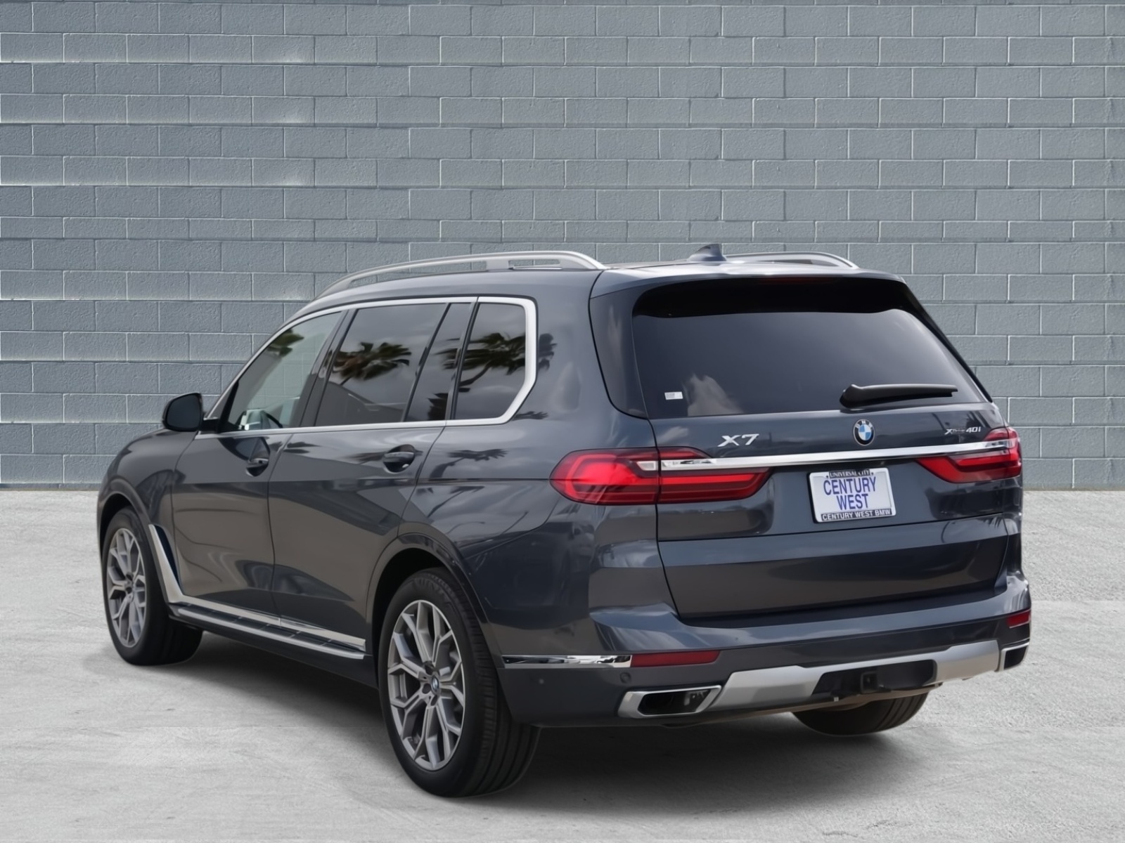 View vehicle photo 3
