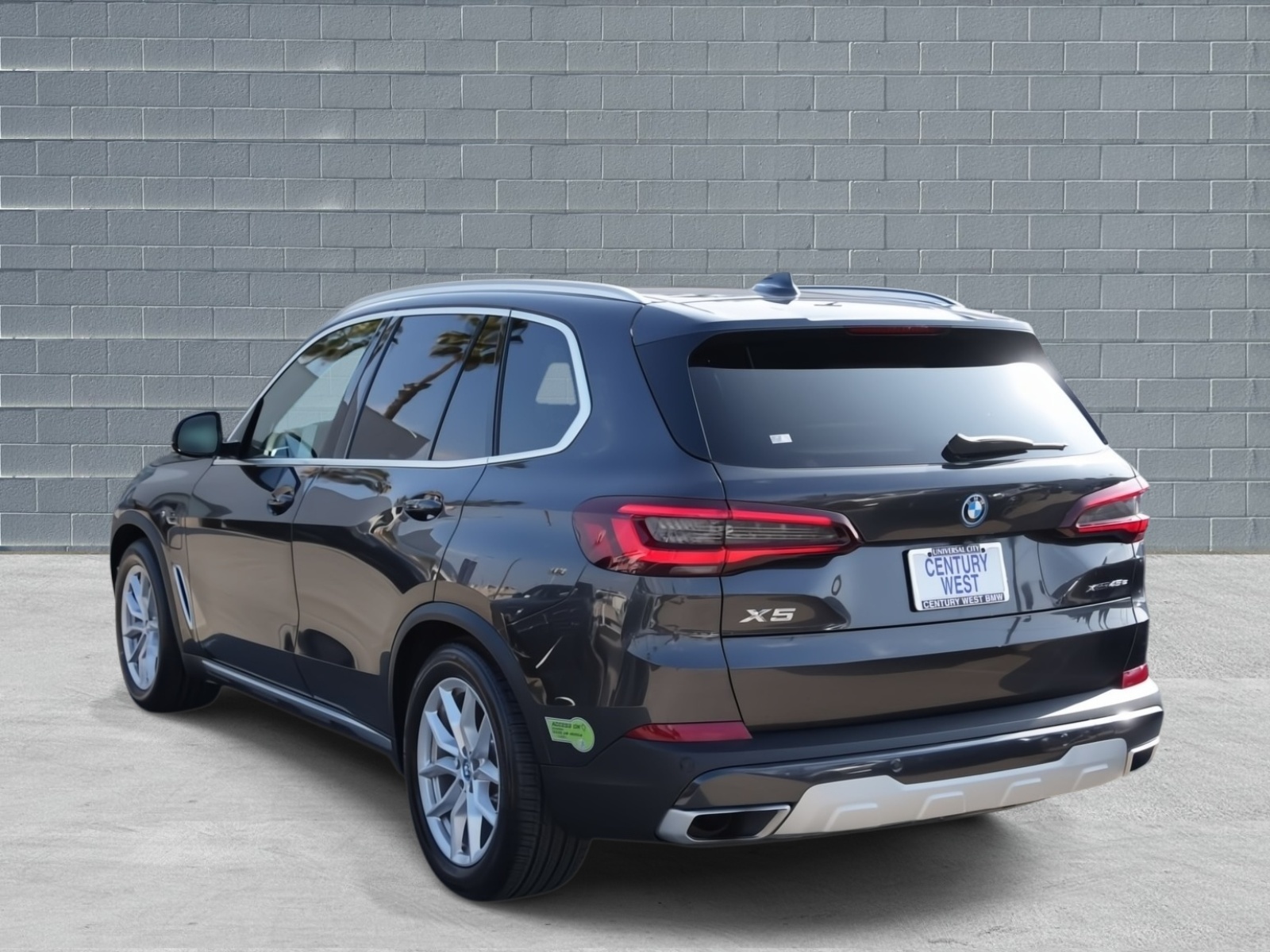 View vehicle photo 3