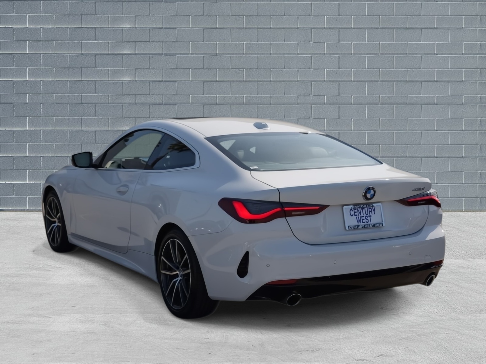 View vehicle photo 3