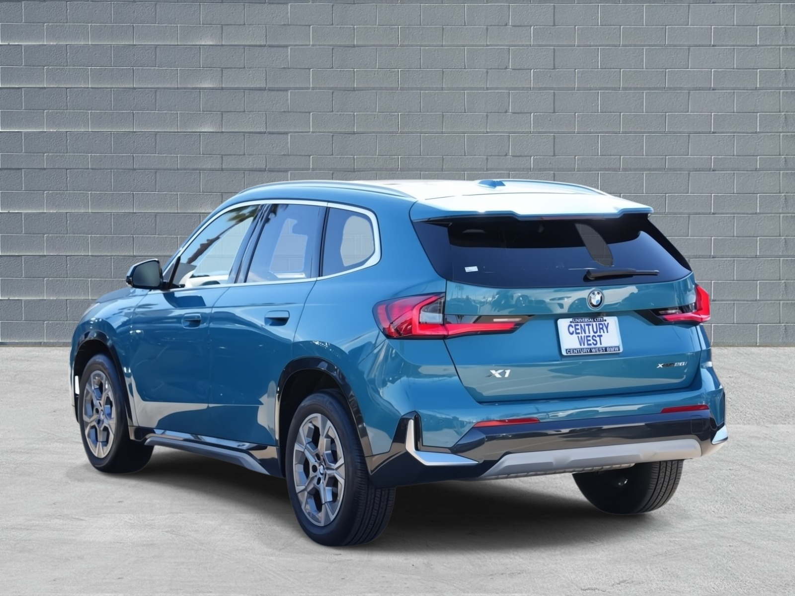 View vehicle photo 3