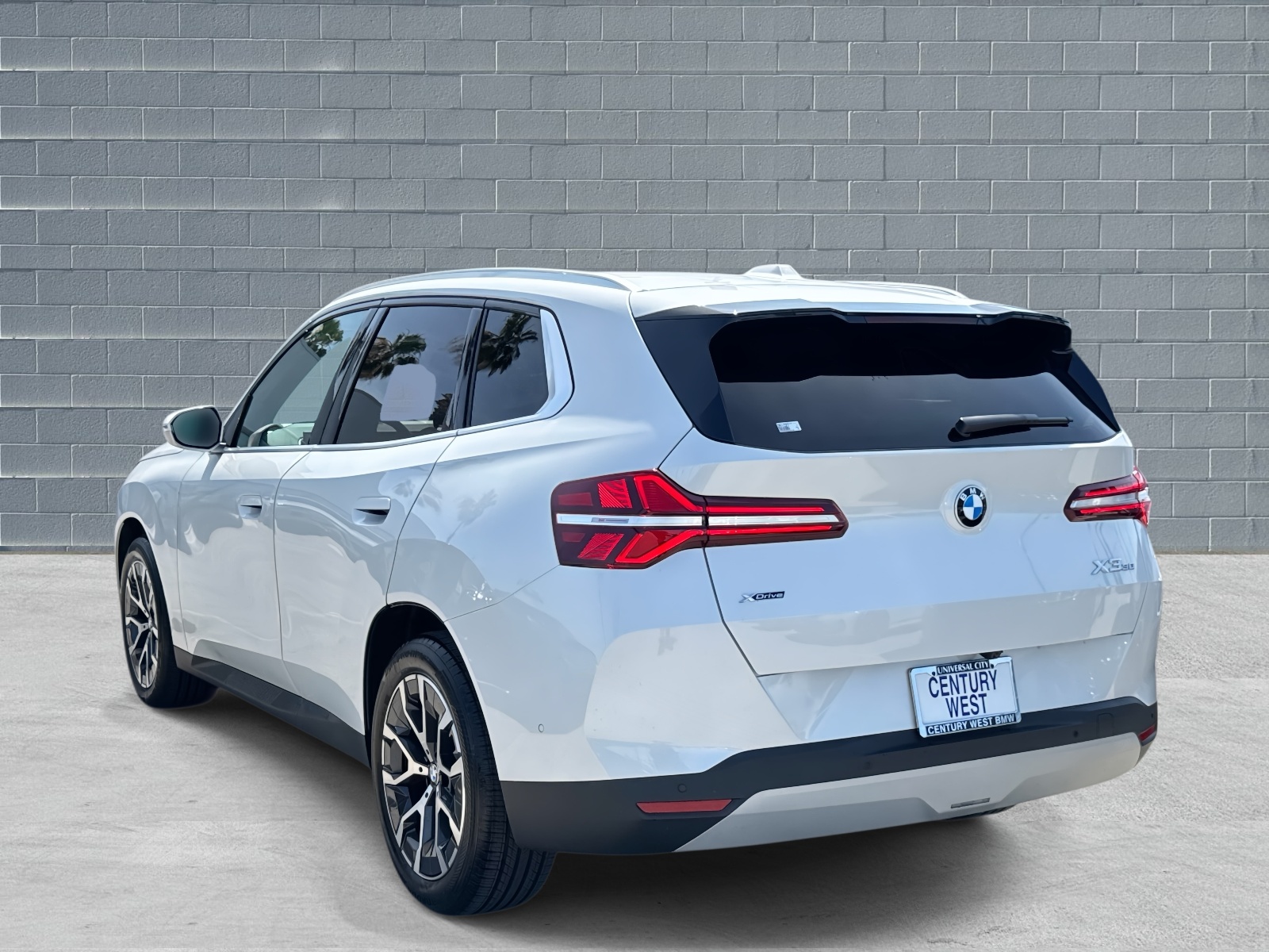 View vehicle photo 4