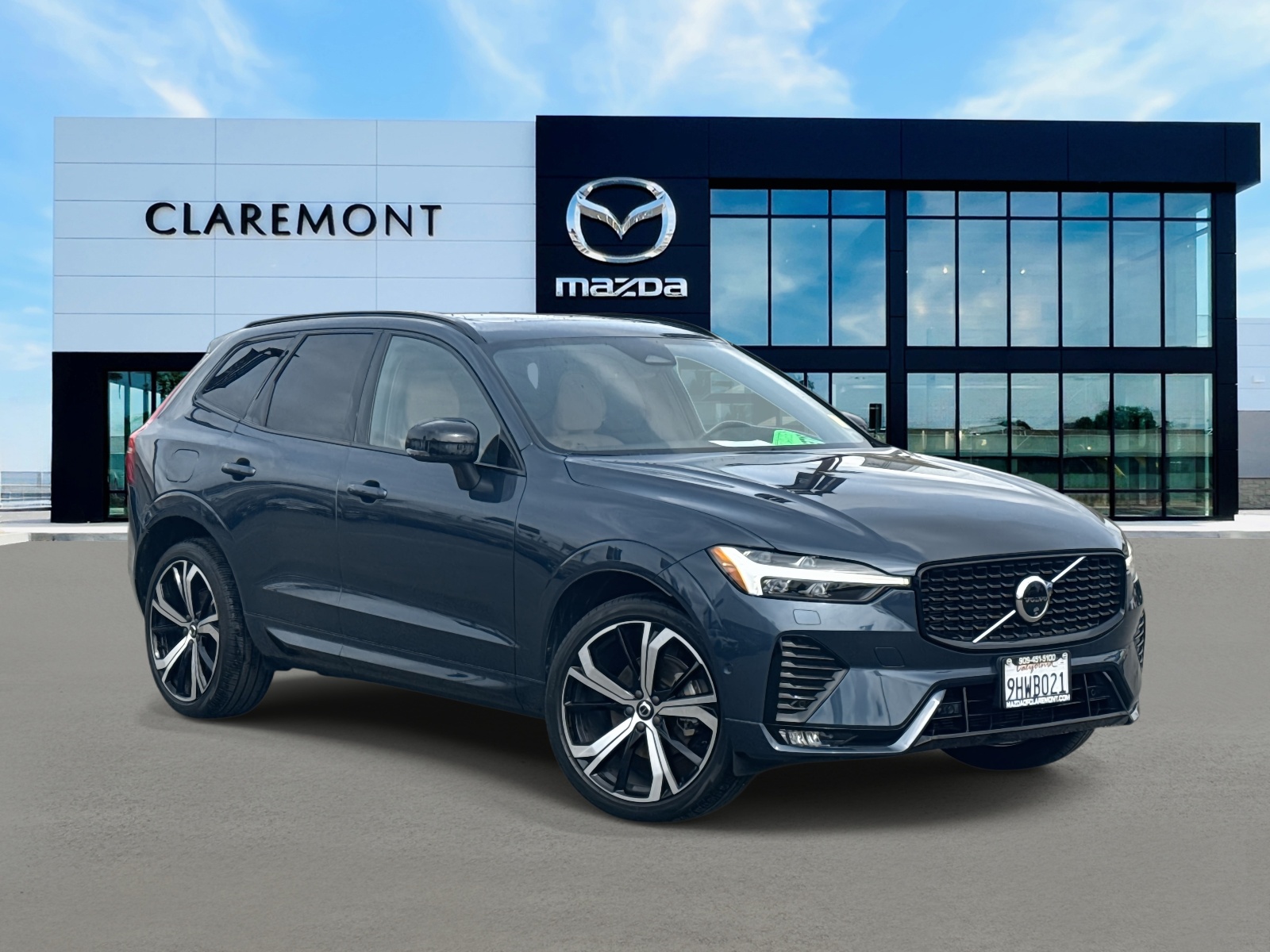 2024 Volvo XC60 B5 Ultimate Dark Theme AWD