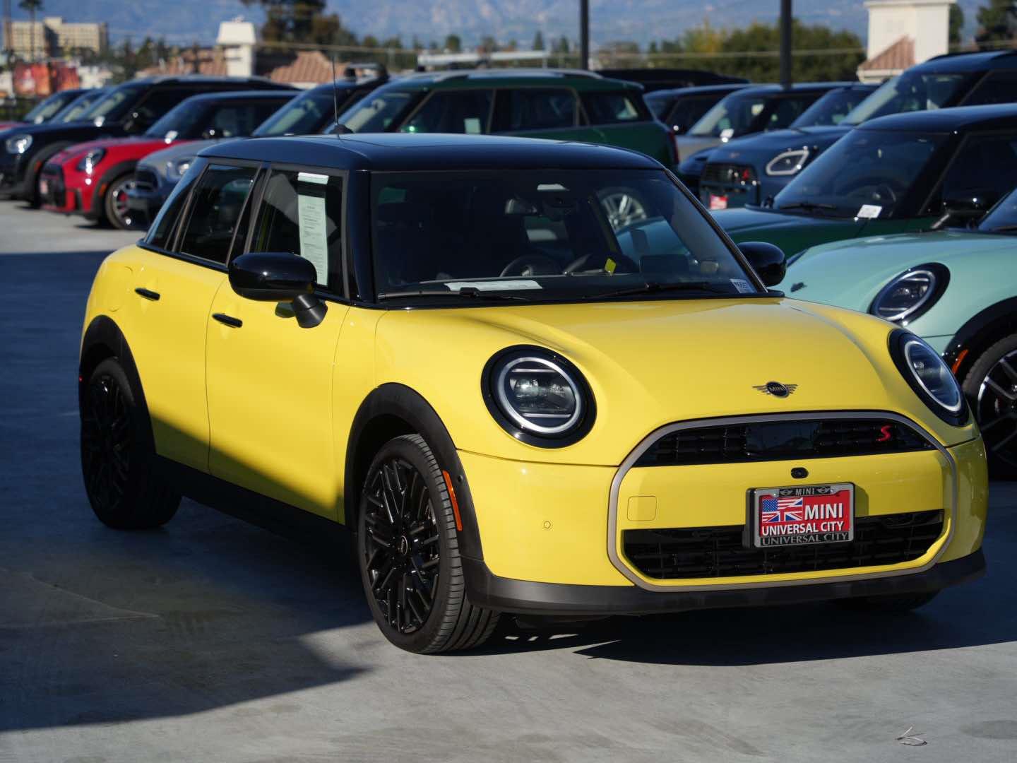 2025 MINI Cooper S Signature Trim 4-door Hatchback