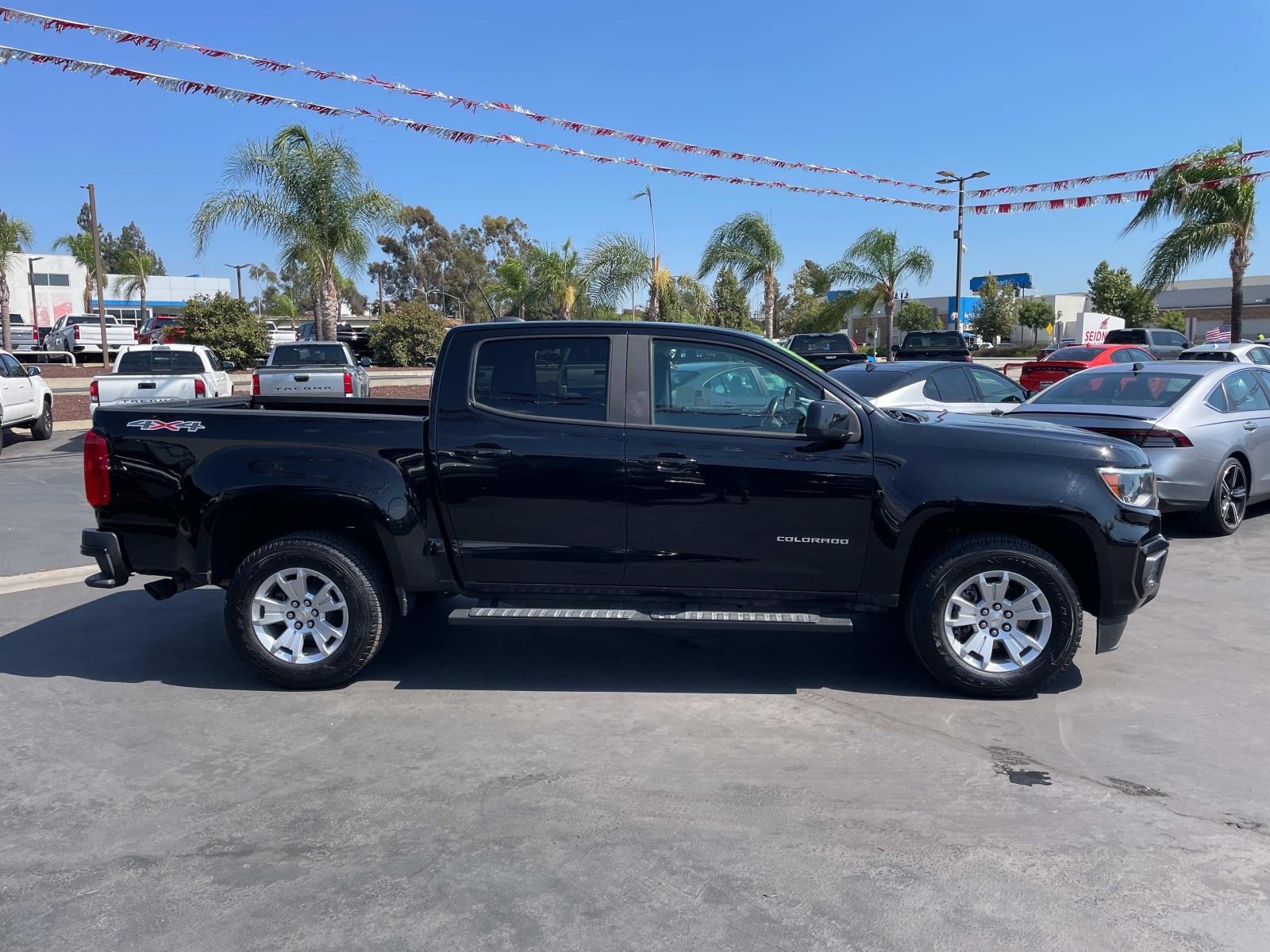 2021 Chevrolet Colorado LT photo 3