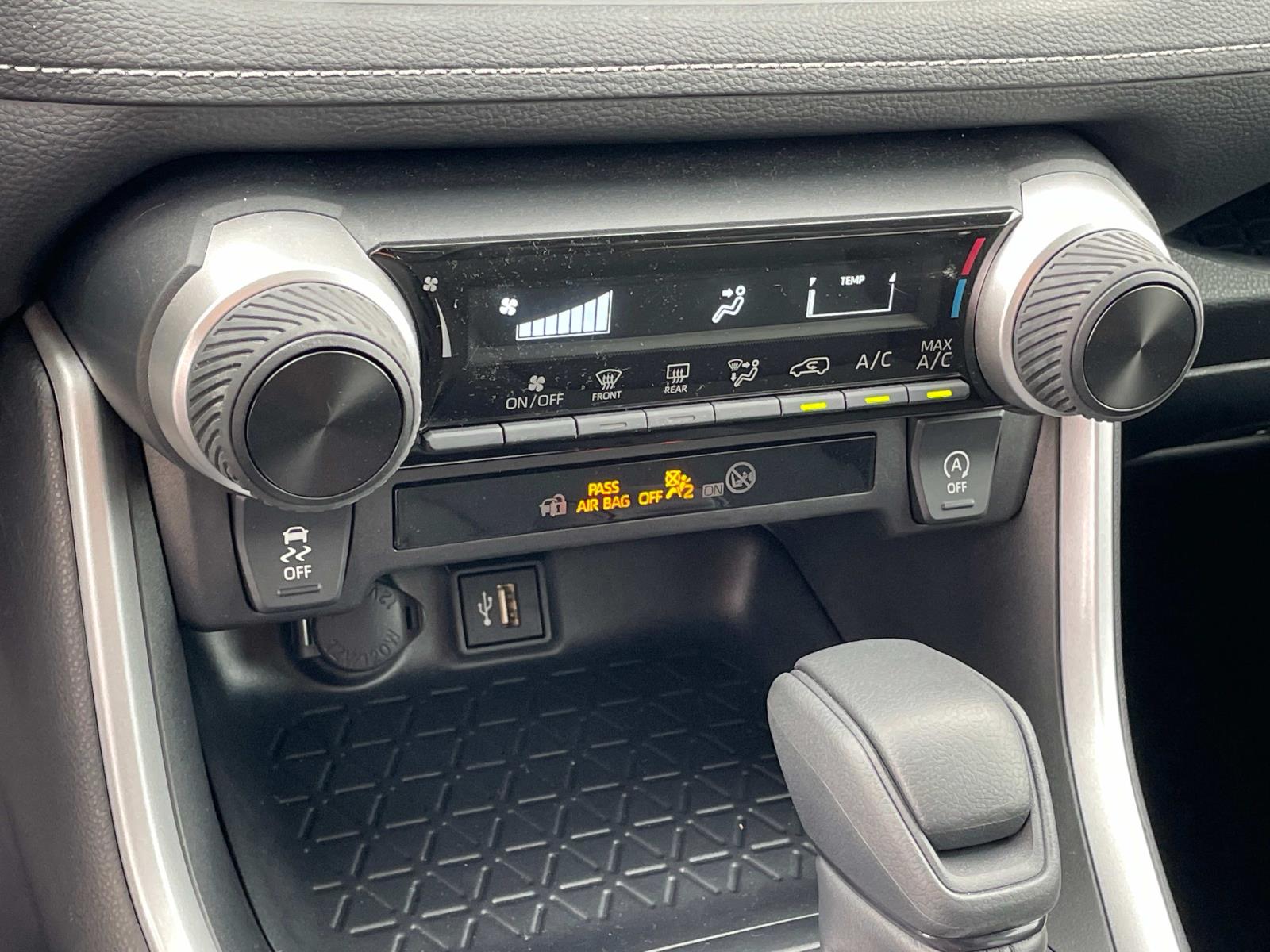 2025 Toyota RAV4 LE photo 11
