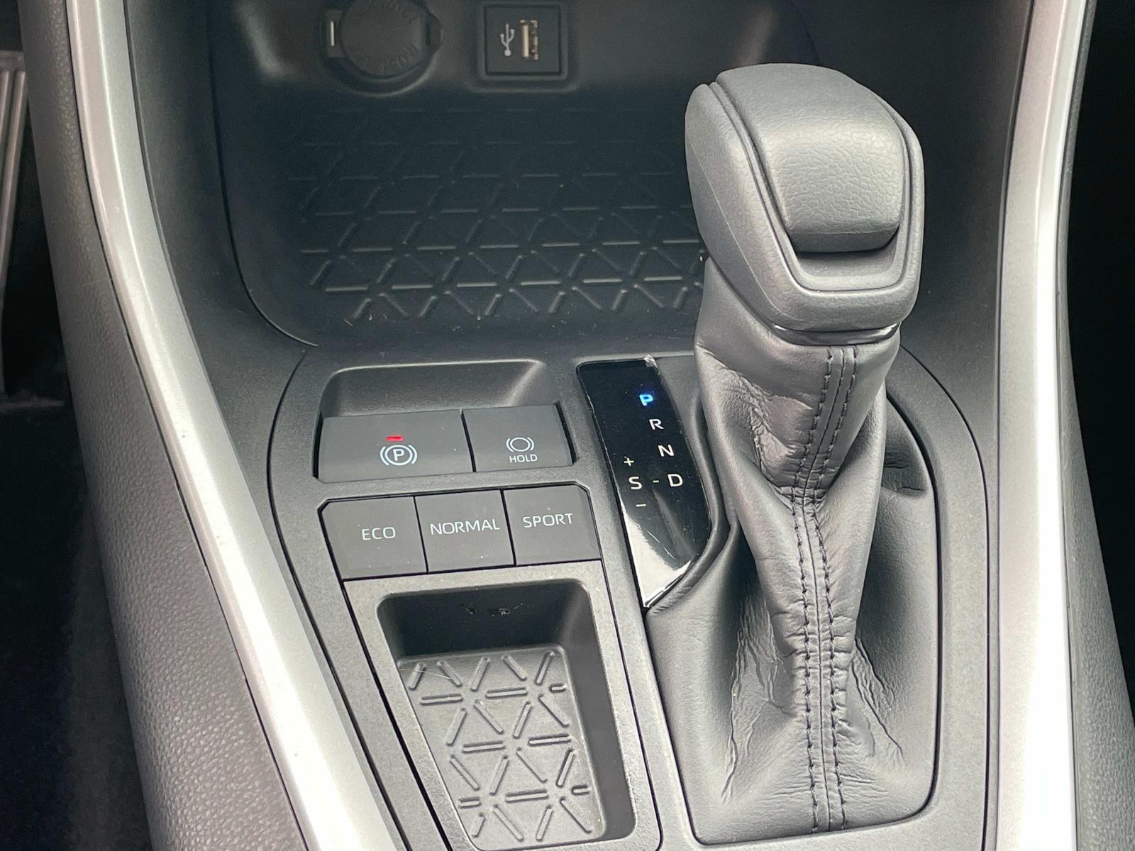 2025 Toyota RAV4 LE photo 12