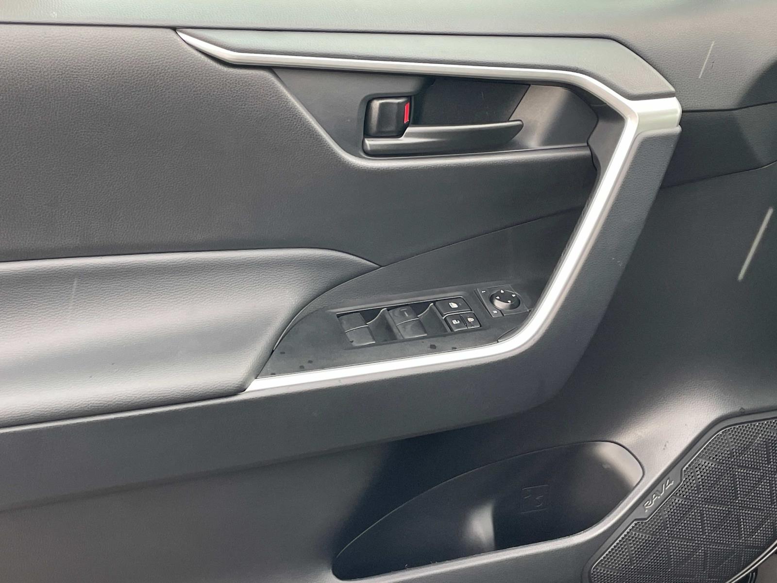 2025 Toyota RAV4 LE photo 15
