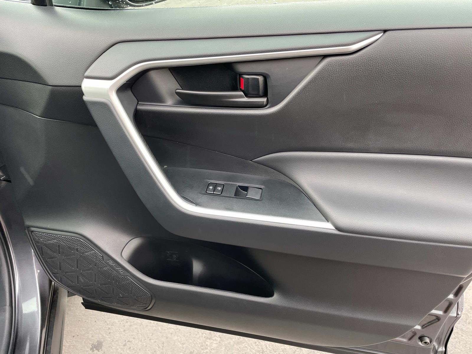 2025 Toyota RAV4 LE photo 21