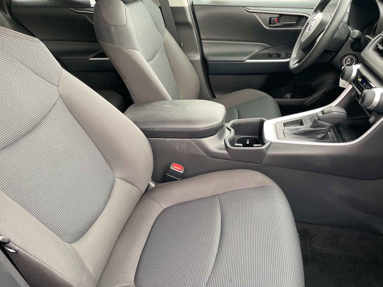 2025 Toyota RAV4 LE photo 22