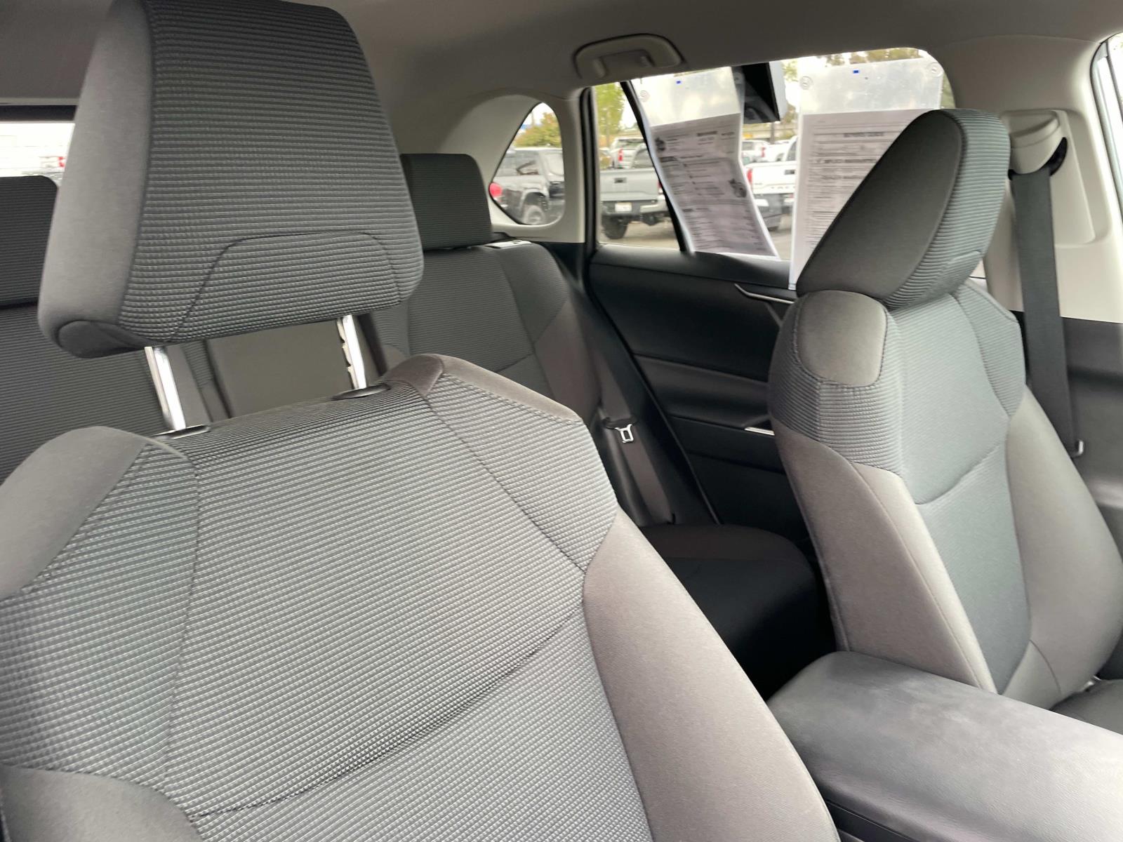 2025 Toyota RAV4 LE photo 23