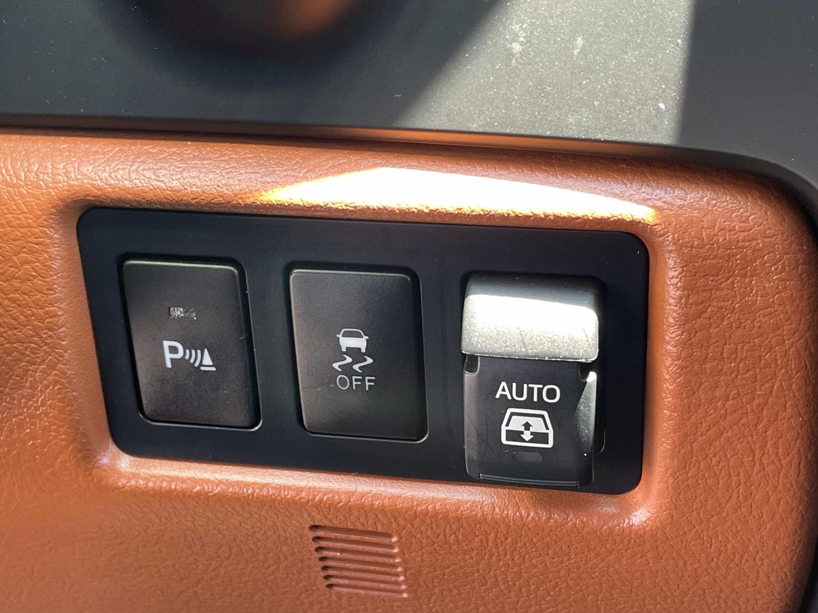 2020 Toyota Sequoia Platinum photo 18
