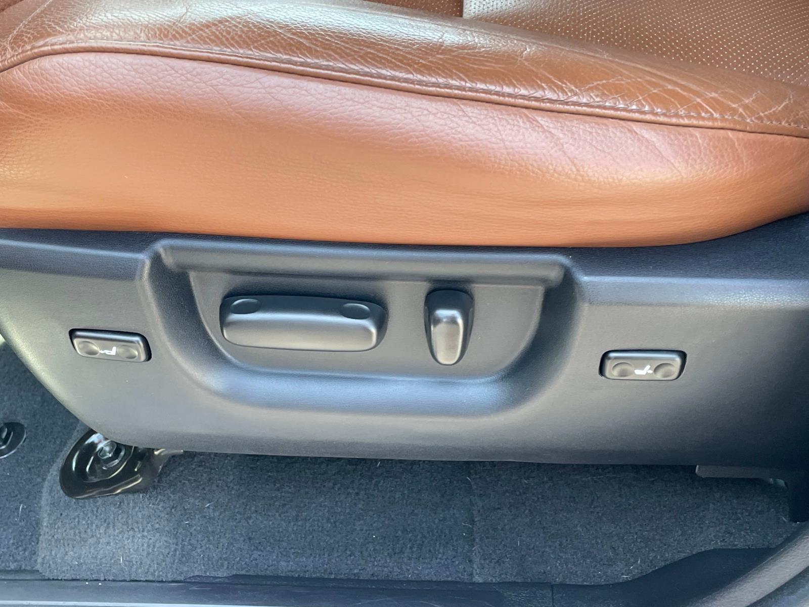 2020 Toyota Sequoia Platinum photo 22