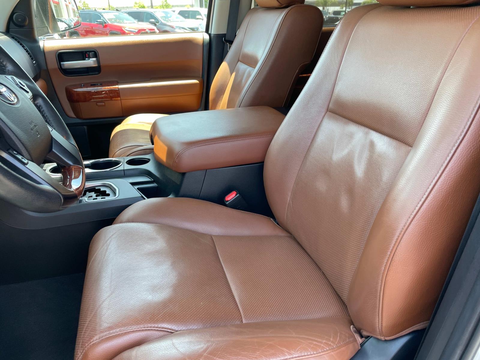 2020 Toyota Sequoia Platinum photo 23