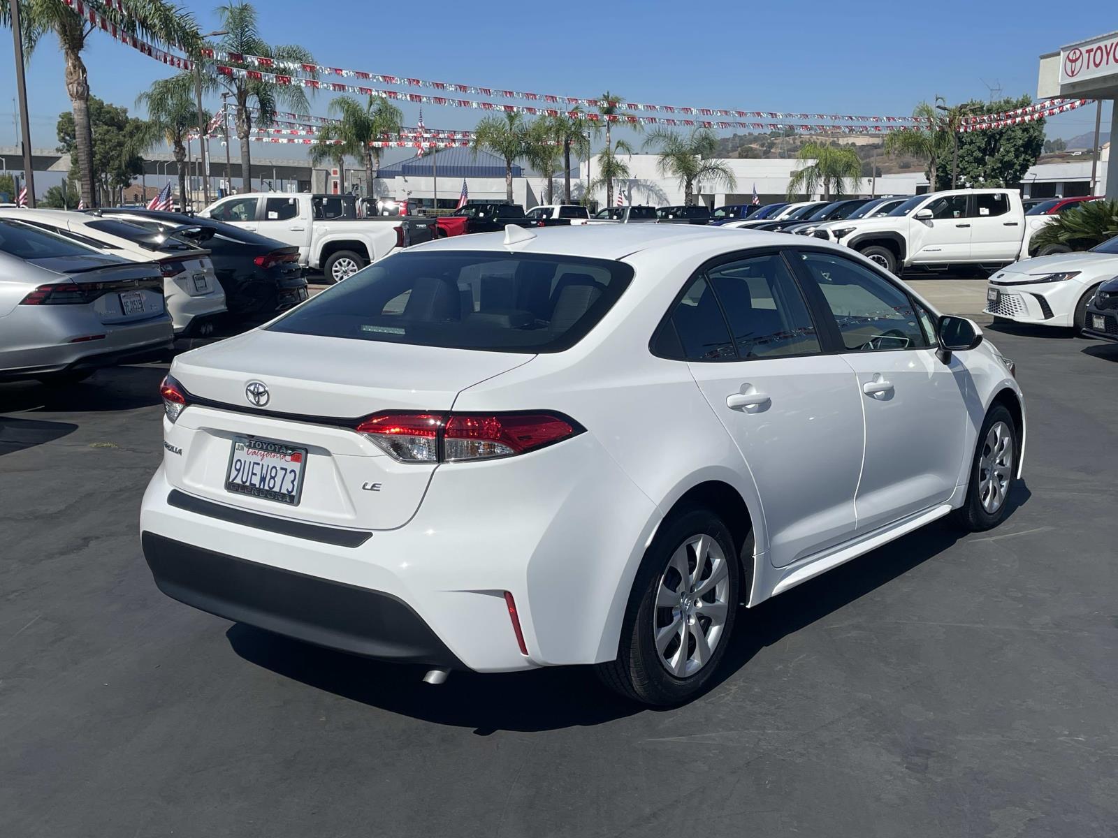 2025 Toyota Corolla LE photo 4