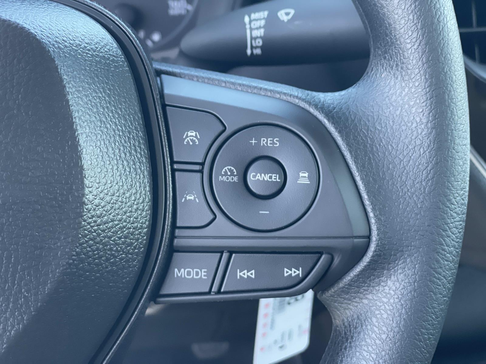 2025 Toyota Corolla LE photo 12