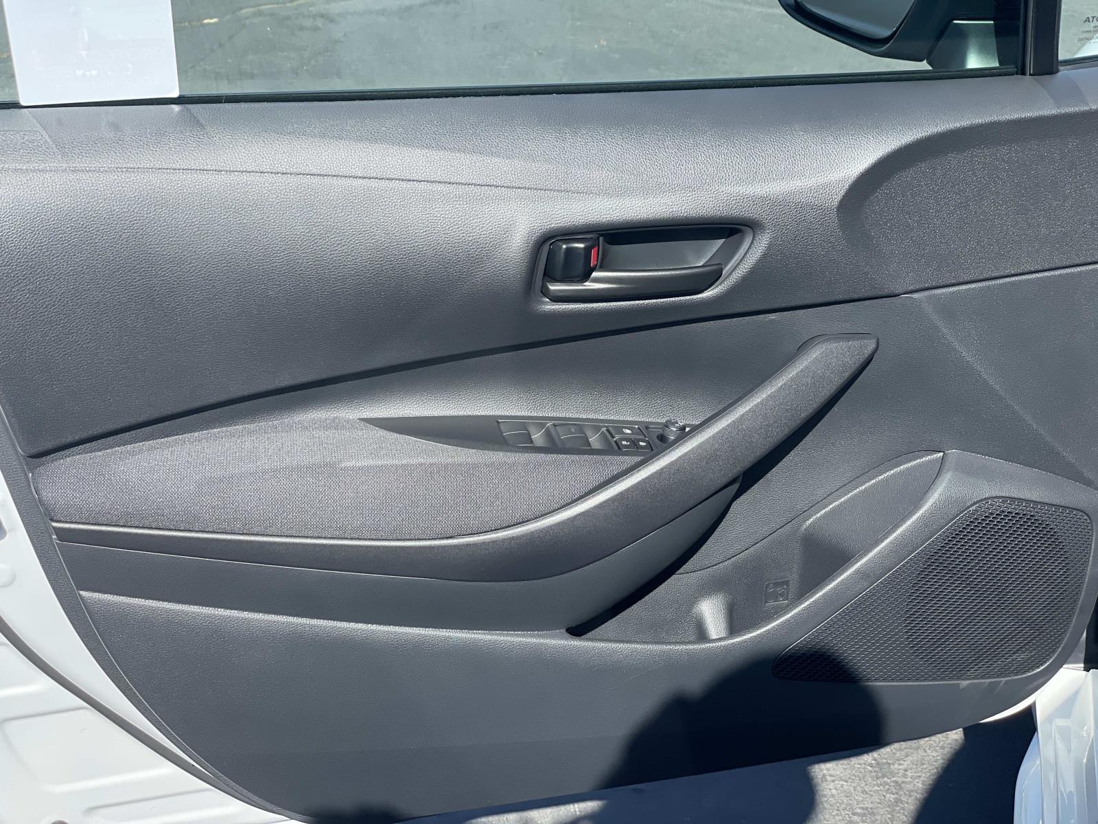 2025 Toyota Corolla LE photo 16