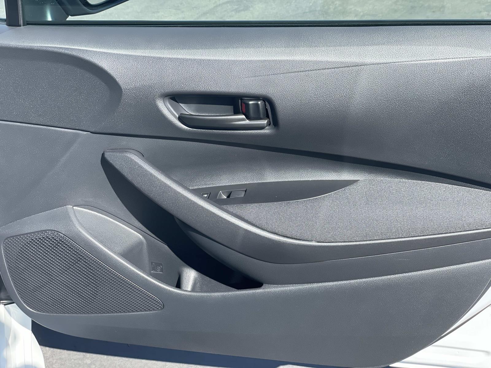 2025 Toyota Corolla LE photo 21