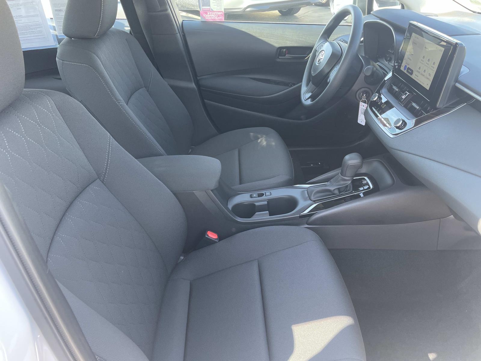 2025 Toyota Corolla LE photo 22