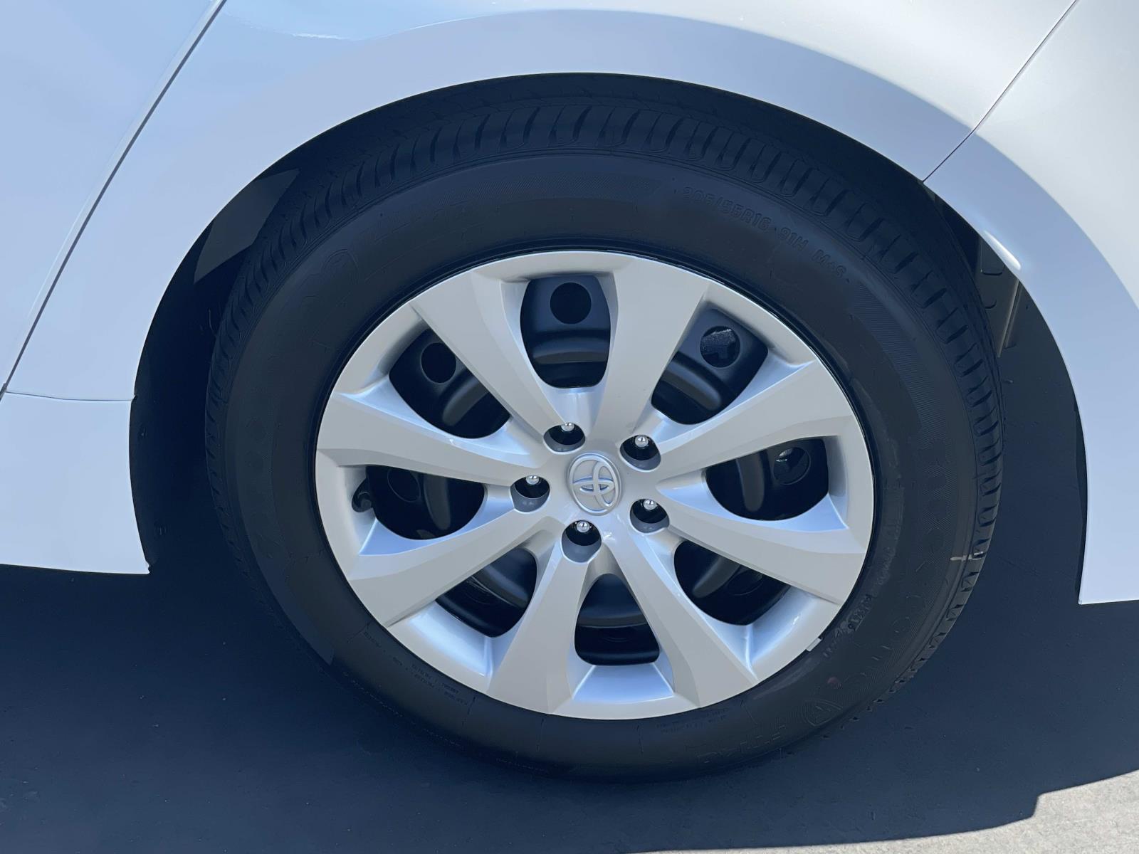 2025 Toyota Corolla LE photo 28