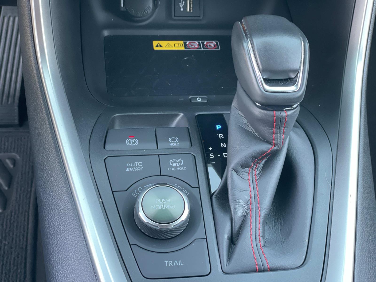 2024 Toyota RAV4 Prime XSE photo 12