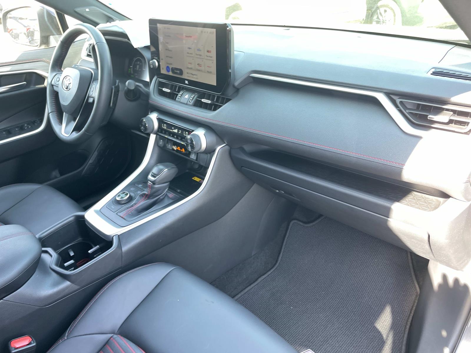 2024 Toyota RAV4 Prime XSE photo 24