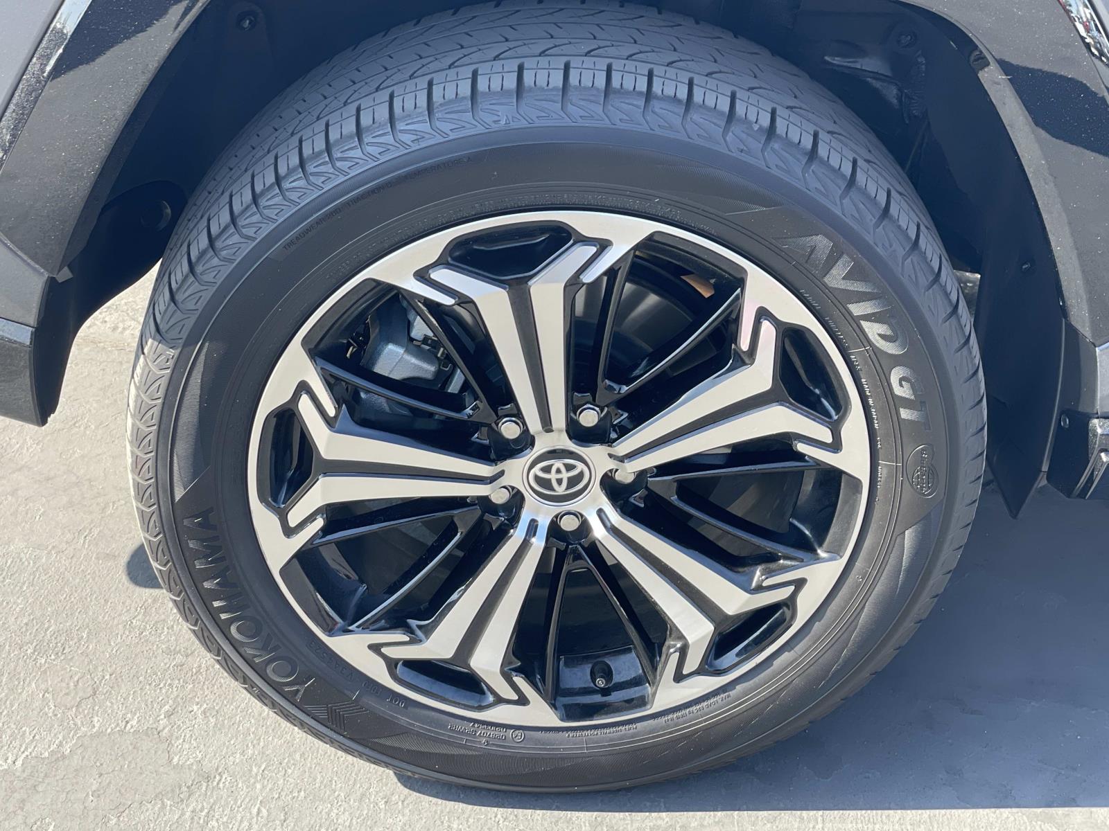 2024 Toyota RAV4 Prime XSE photo 25
