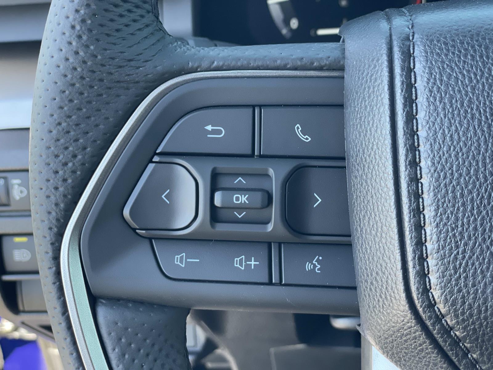 2025 Toyota Tacoma TRD Sport Double Cab photo 11