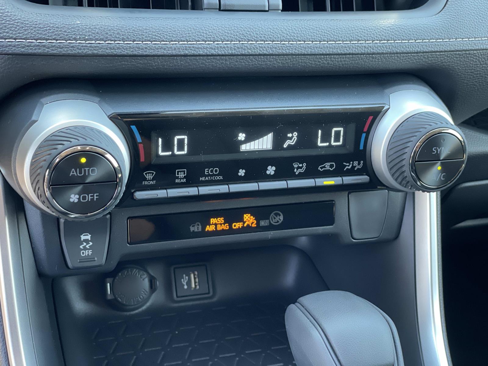 2025 Toyota RAV4 Hybrid LE photo 14