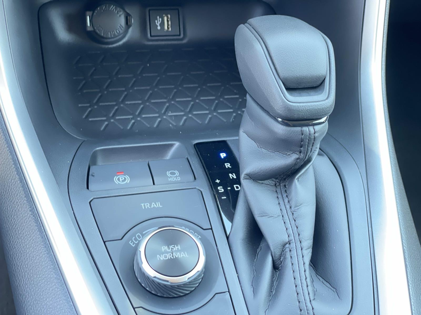 2025 Toyota RAV4 Hybrid LE photo 15