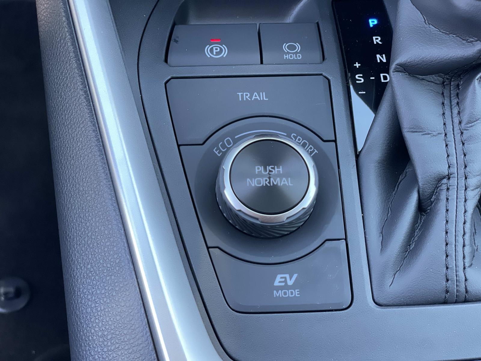 2025 Toyota RAV4 Hybrid LE photo 16