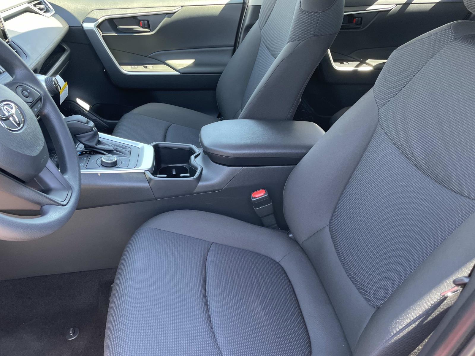 2025 Toyota RAV4 Hybrid LE photo 18