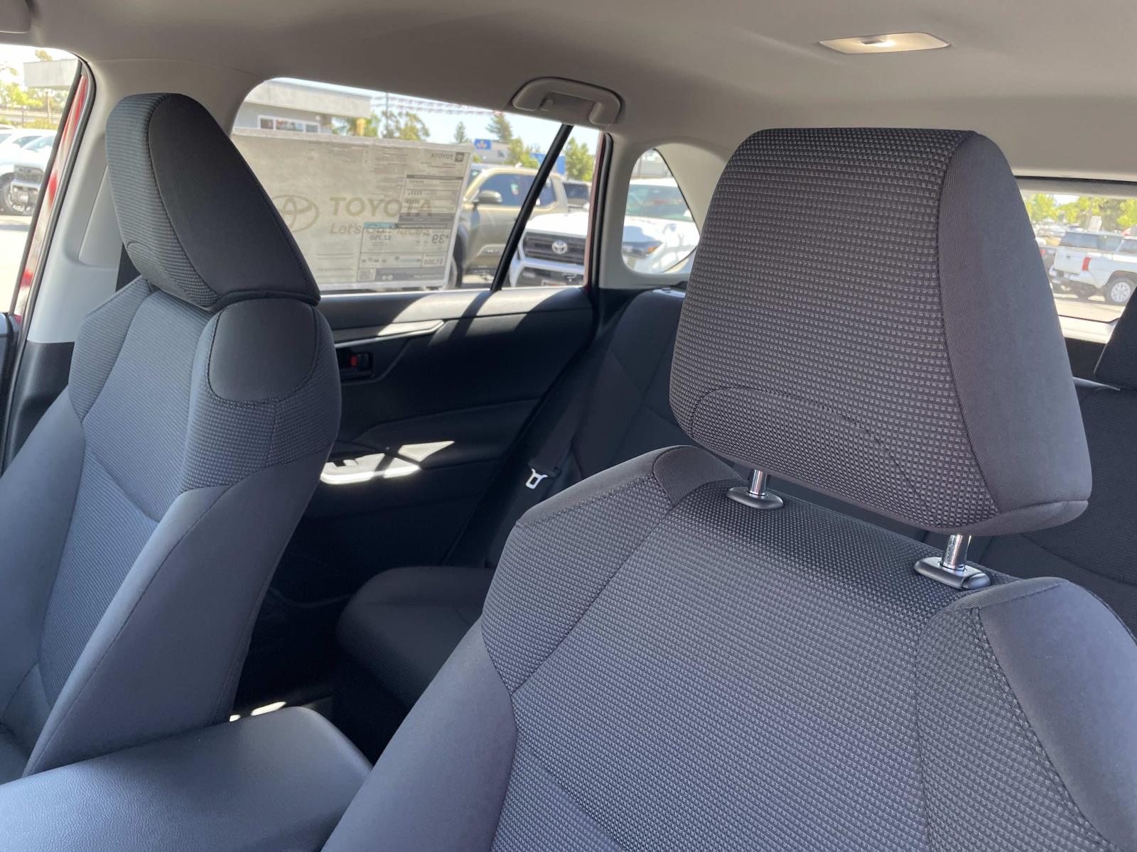 2025 Toyota RAV4 Hybrid LE photo 19