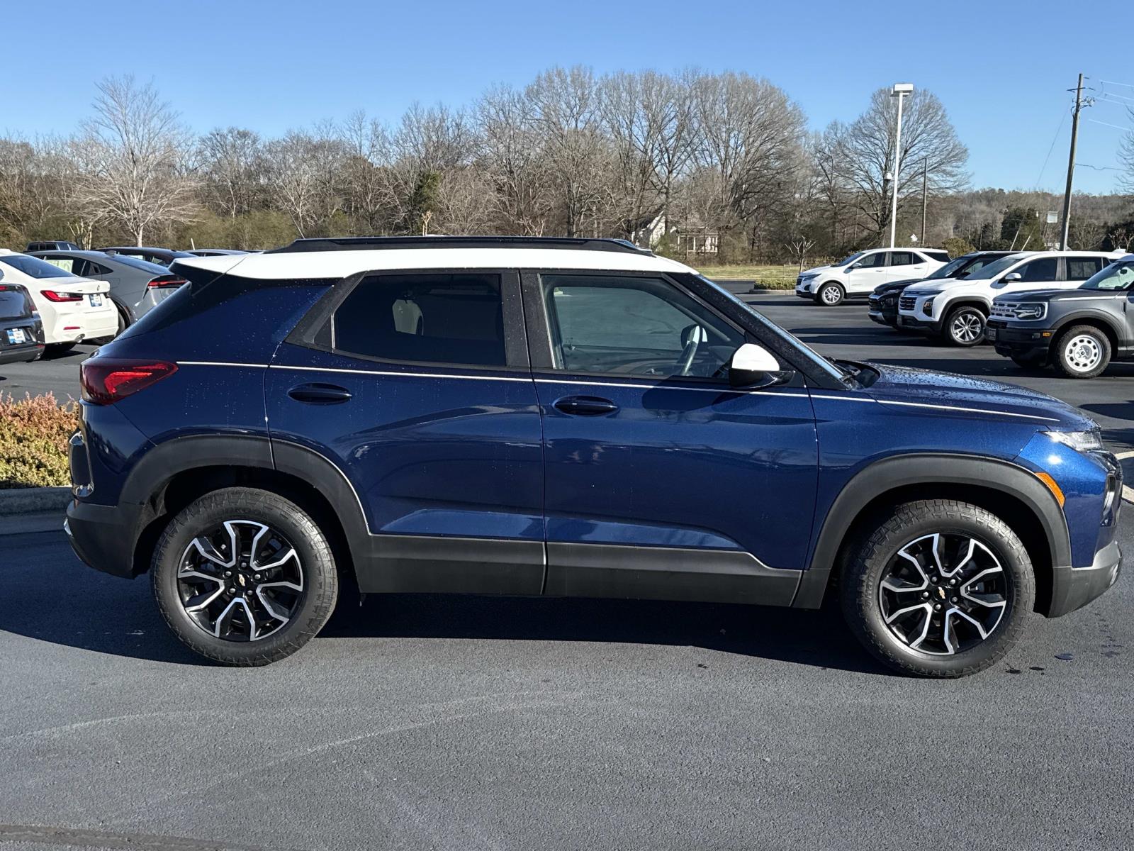 View vehicle photo 2