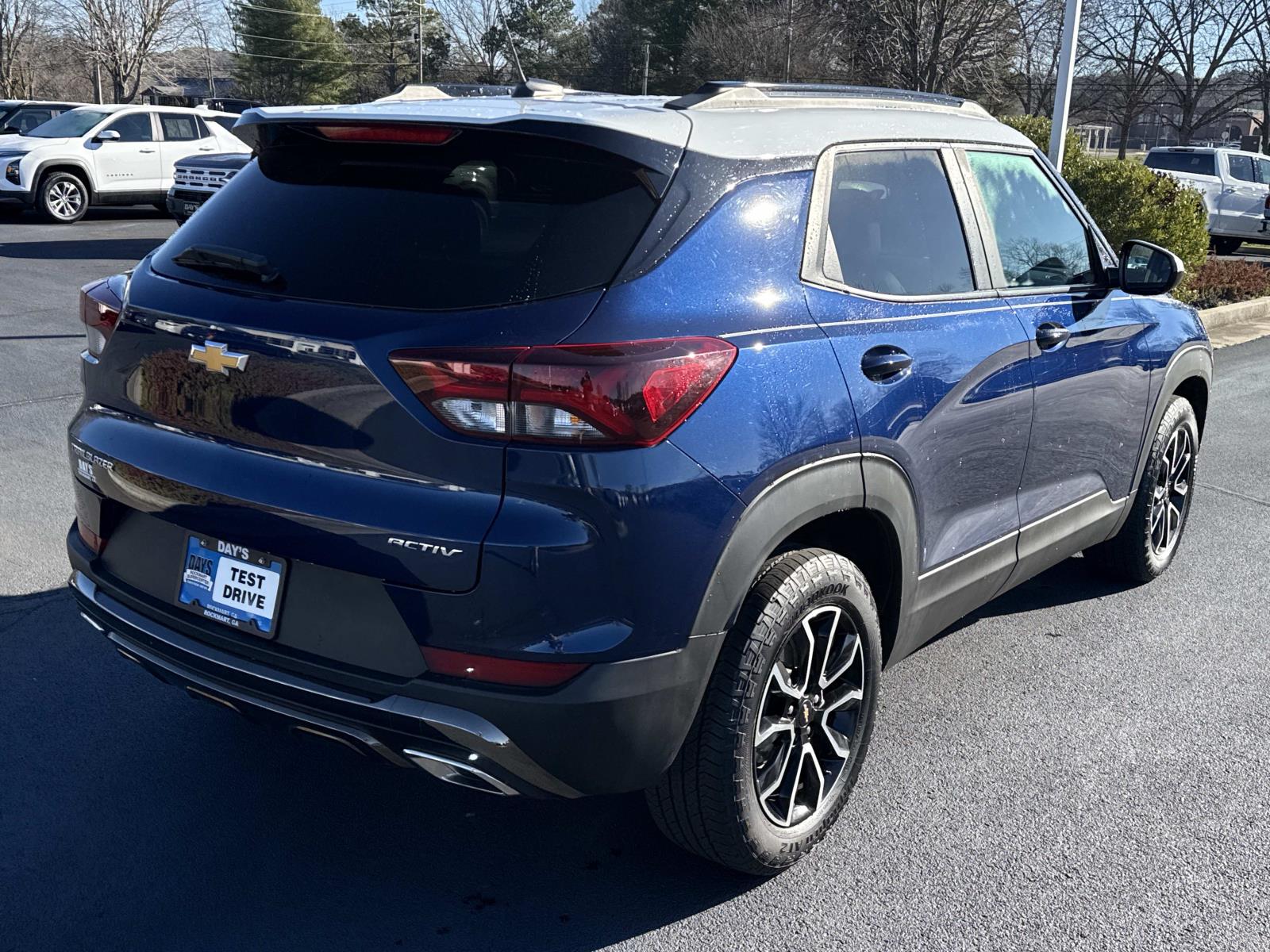 View vehicle photo 3