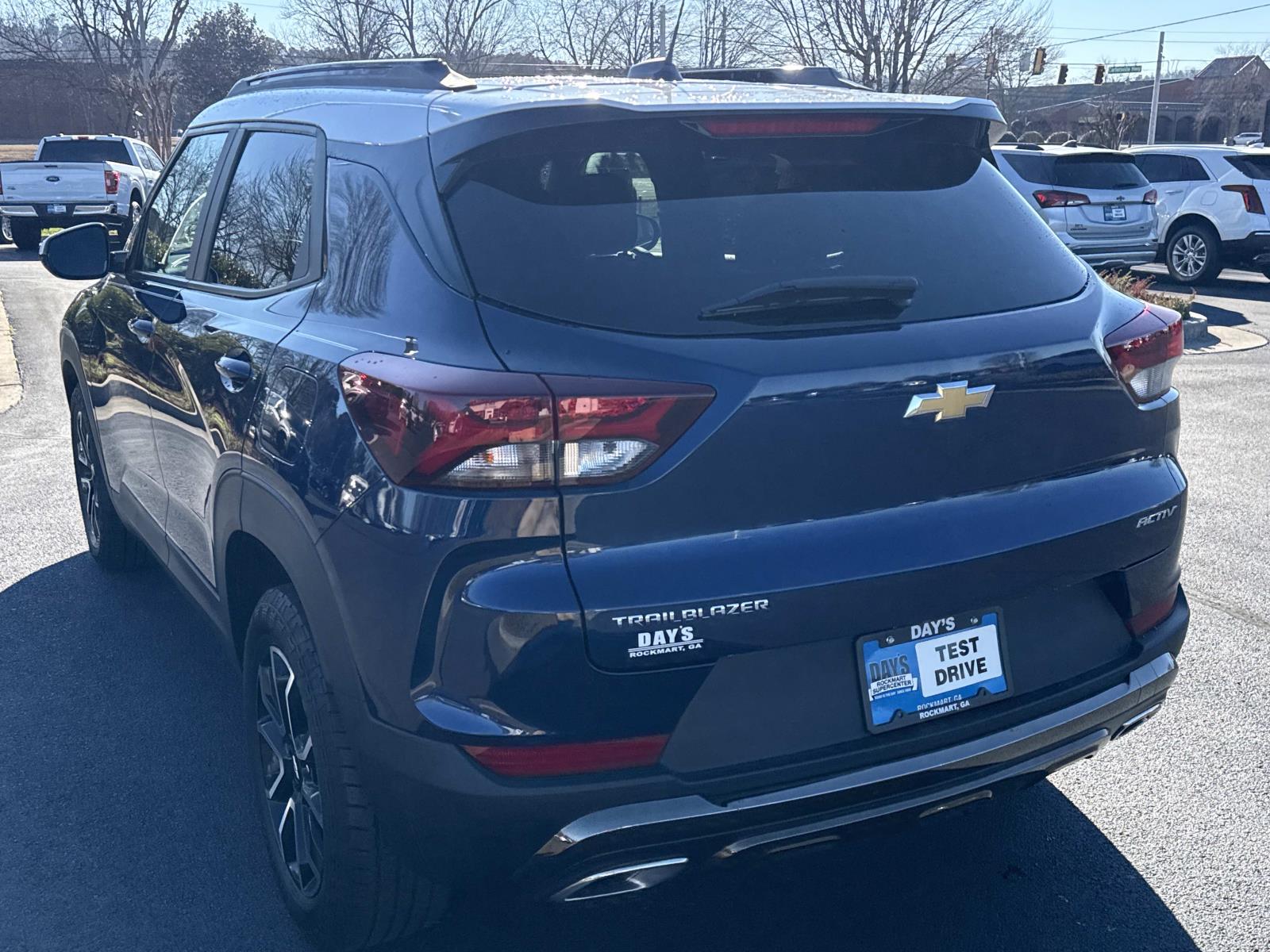 View vehicle photo 5