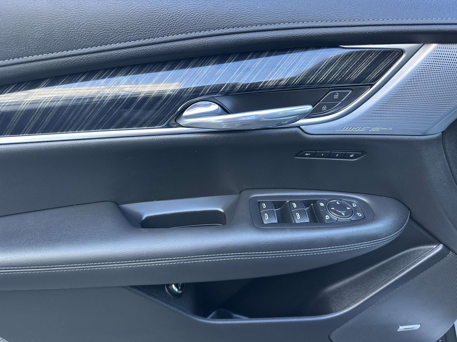 used 2022 Cadillac XT6 car, priced at $32,589