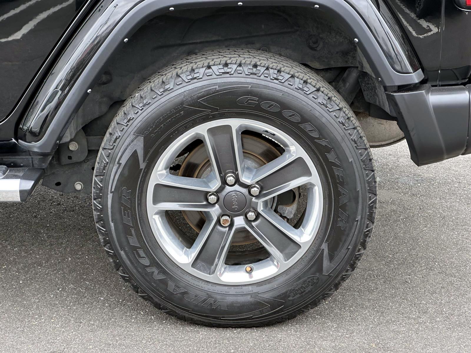 Used 2022 Black Clearcoat Jeep Unlimited Sahara 4x4 image 5