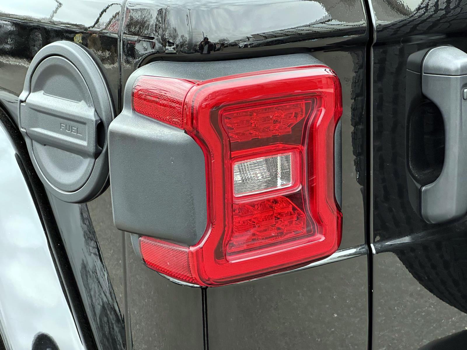 Used 2022 Black Clearcoat Jeep Unlimited Sahara 4x4 image 7