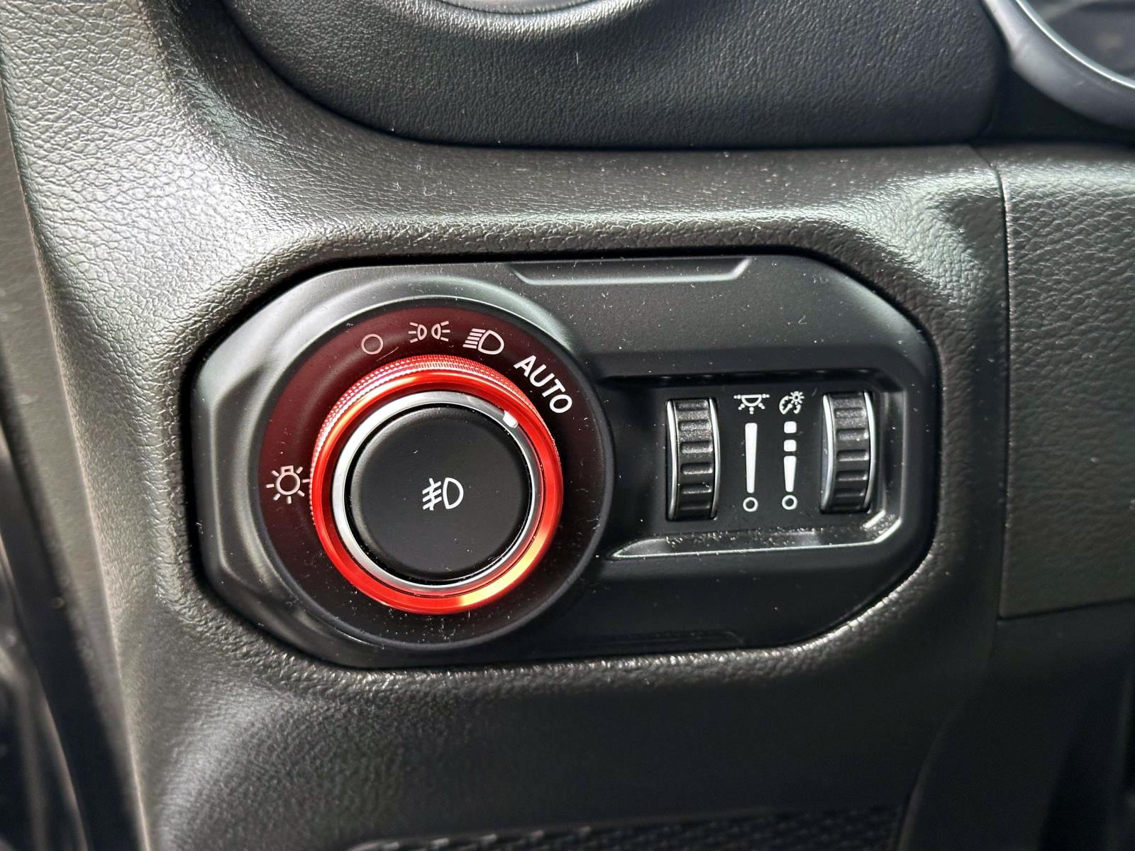 Used 2022 Black Clearcoat Jeep Unlimited Sahara 4x4 image 18