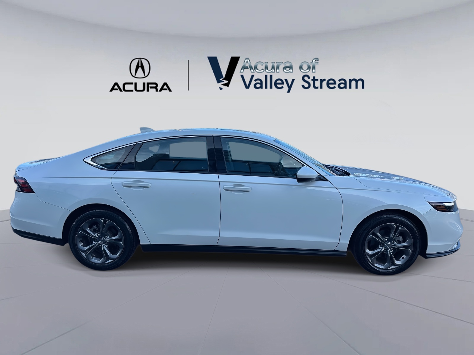 Used 2023 White Honda EX CVT image 4