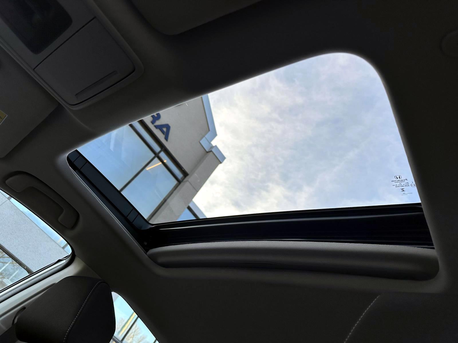 Used 2023 White Honda EX CVT image 18