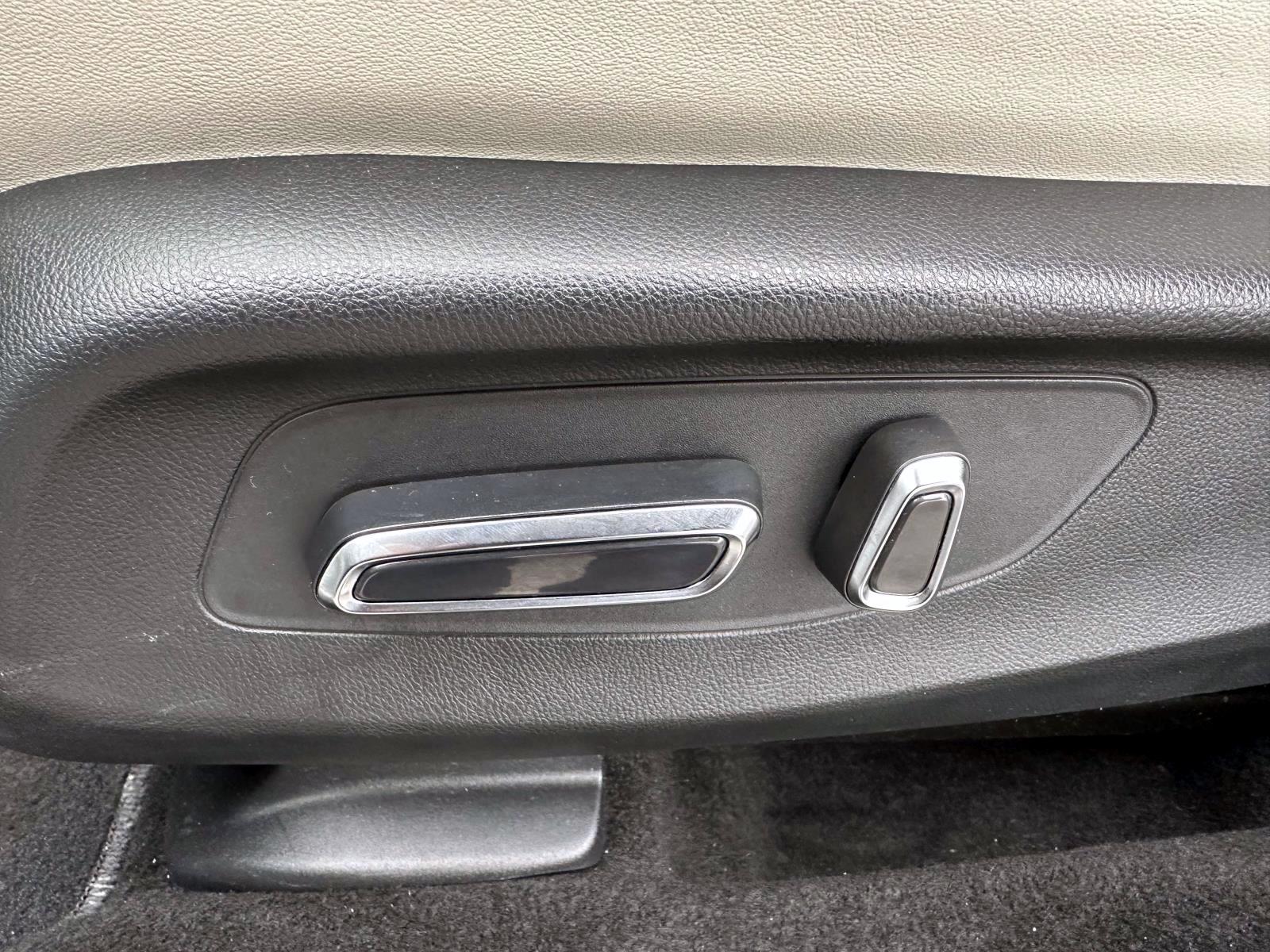 Certified Used 2025 White Acura AWD w/A-Spec Package image 19