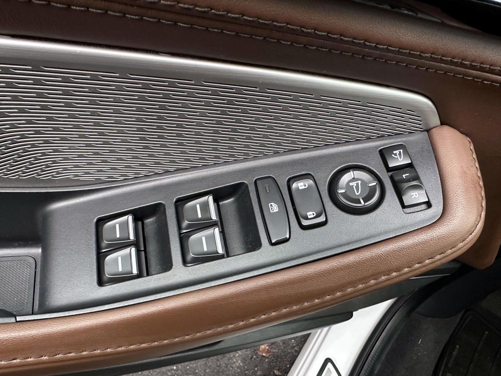 Certified Used 2023 White Acura SH-AWD w/Advance Package image 15