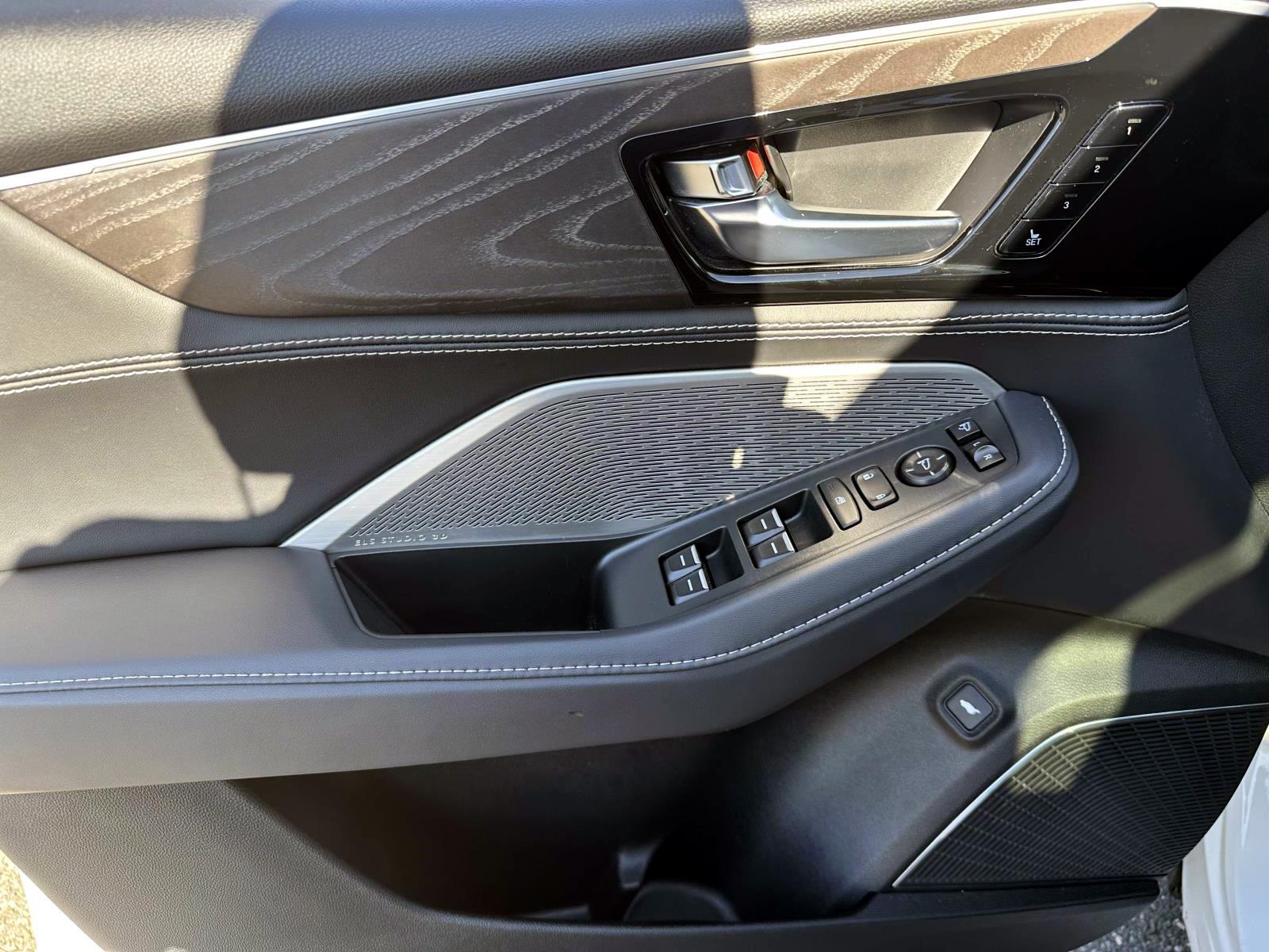 Certified Used 2023 White Acura SH-AWD w/Advance Package image 18