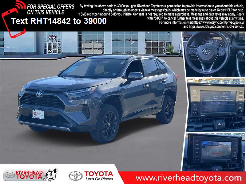 2022 Toyota RAV4 SE's photo