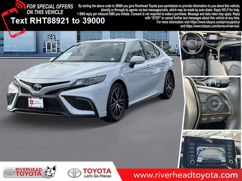 2023 Toyota Camry SE's photo