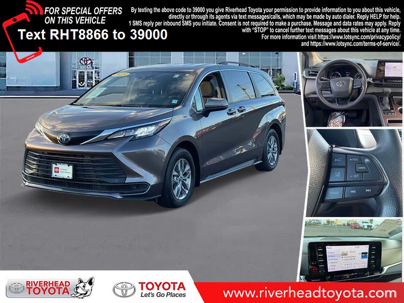2023 Toyota Sienna LE's photo