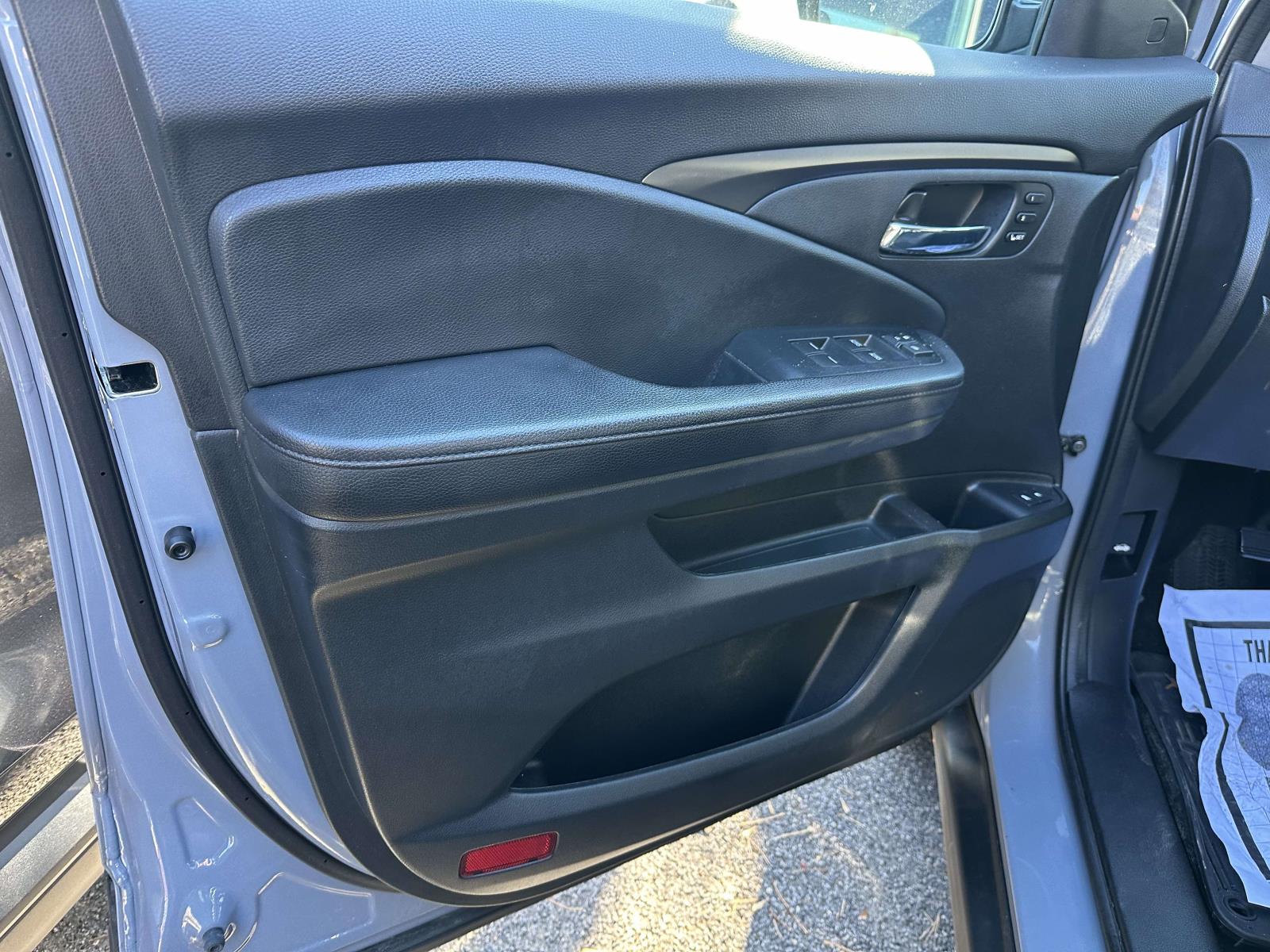 used 2022 Honda Pilot car, priced at $31,995