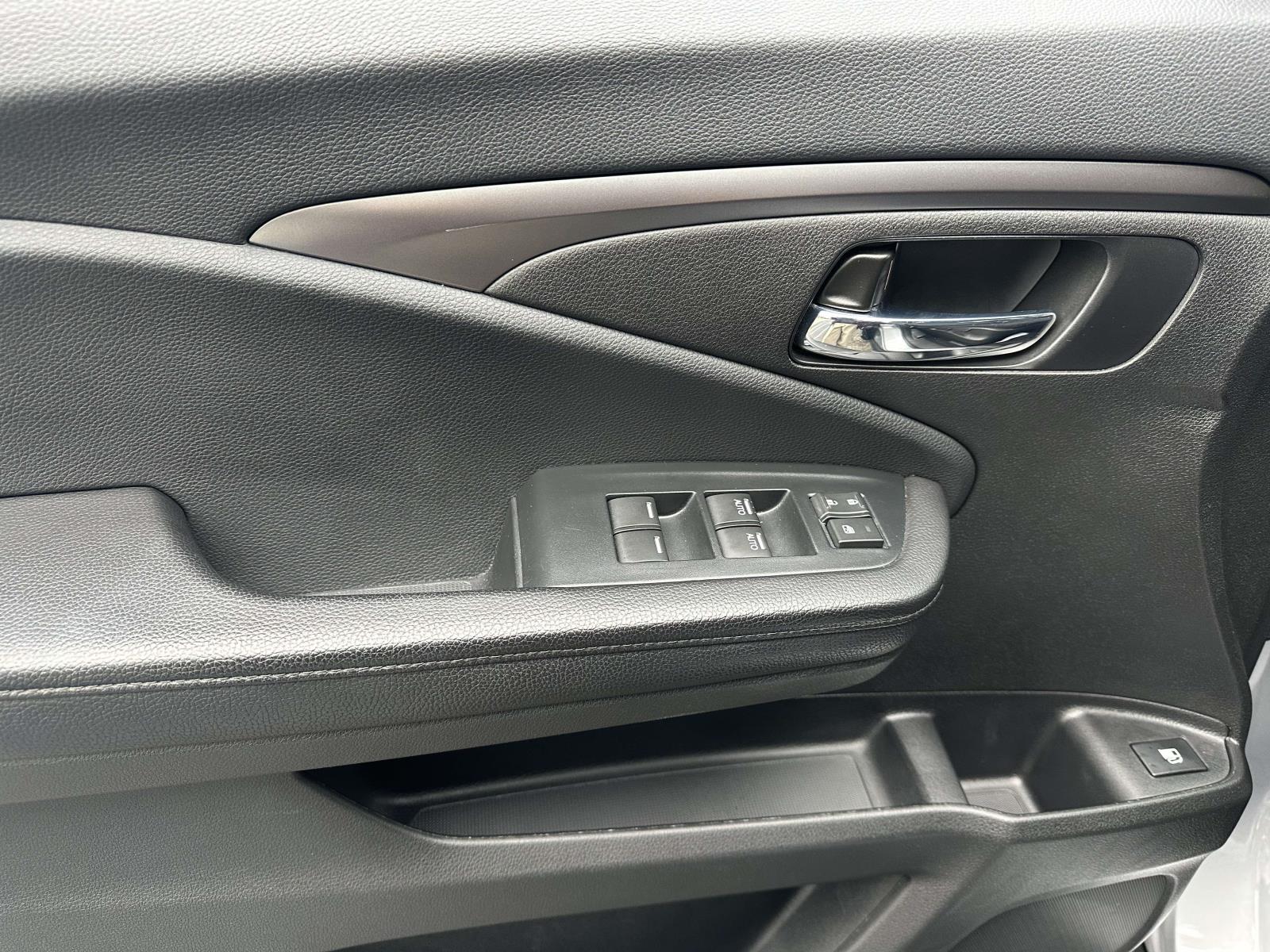 used 2022 Honda Pilot car, priced at $29,995